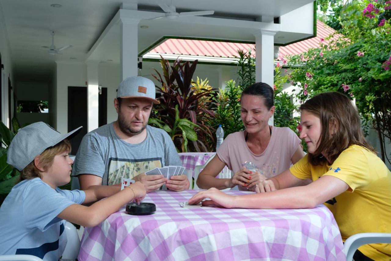 Athiriveli Hotel Thoddoo Bagian luar foto