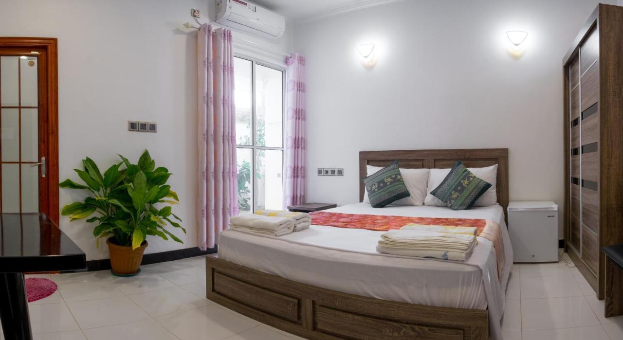 Athiriveli Hotel Thoddoo Bagian luar foto