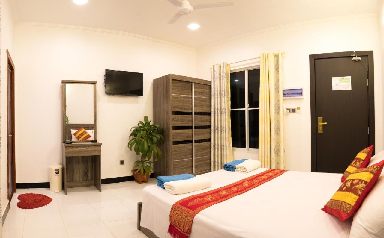 Athiriveli Hotel Thoddoo Bagian luar foto