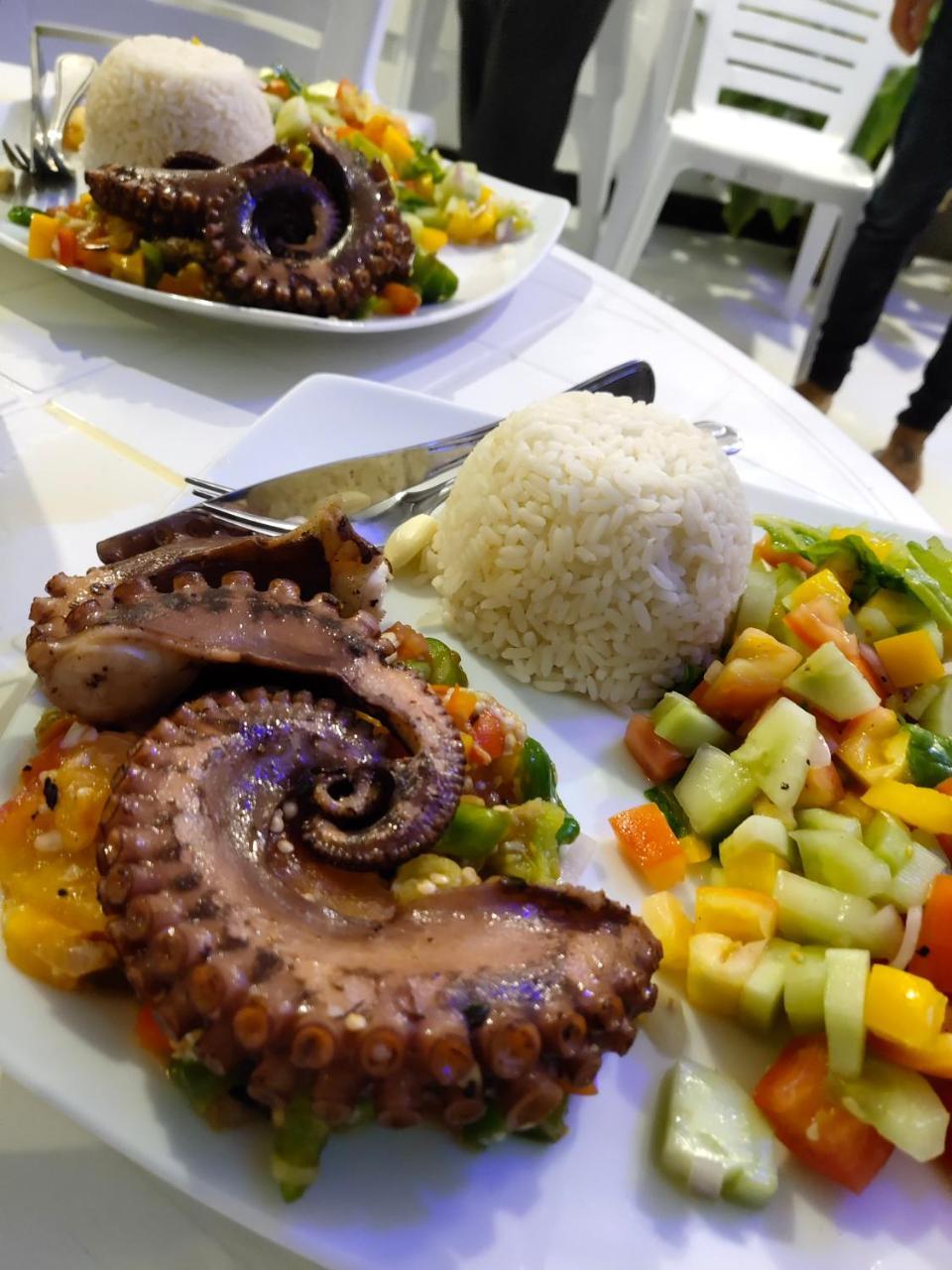 Athiriveli Hotel Thoddoo Bagian luar foto